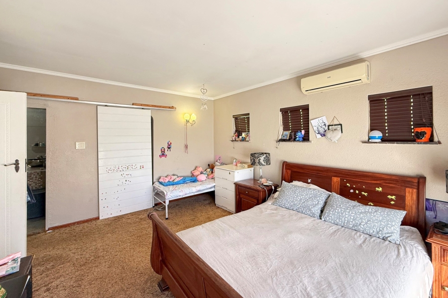 4 Bedroom Property for Sale in Monte Vista Western Cape